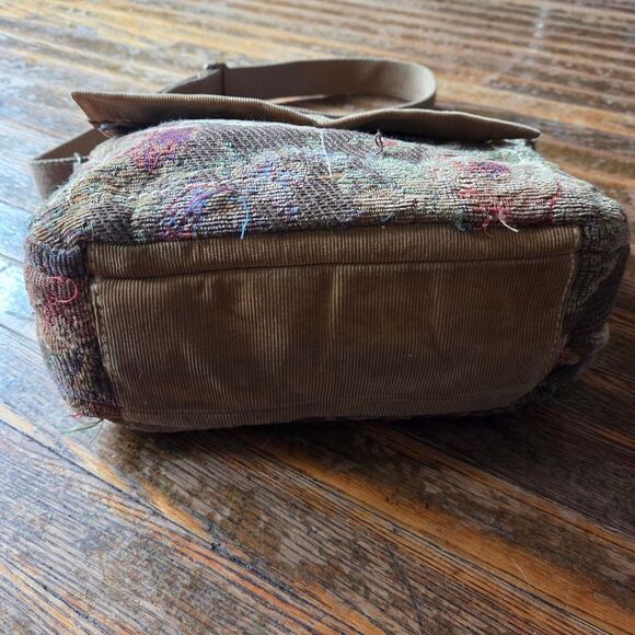 Fossil Floral Tapestry Crossbody Bag - Beige and Pink - Picture 5 of 12